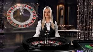 mega ace တိုက်ရိုက်ကာစီနို Live Baccarat Dealer နှင့် ကစားပွဲ